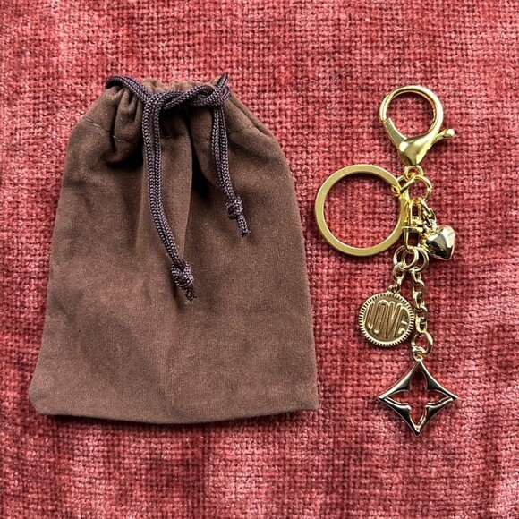 New LOVE and CLOVER Bag Charm Gold Tone💕 - Picture 3 of 7